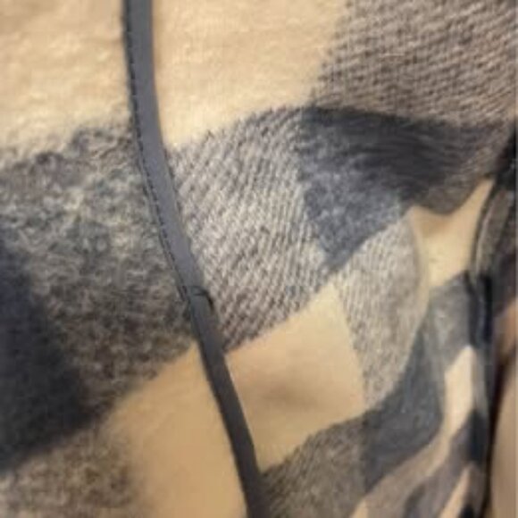 Tahari XS New with tags. Midi unlined Shacket with pockets. 40% Wool. Pretty Blu - Picture 3 of 7